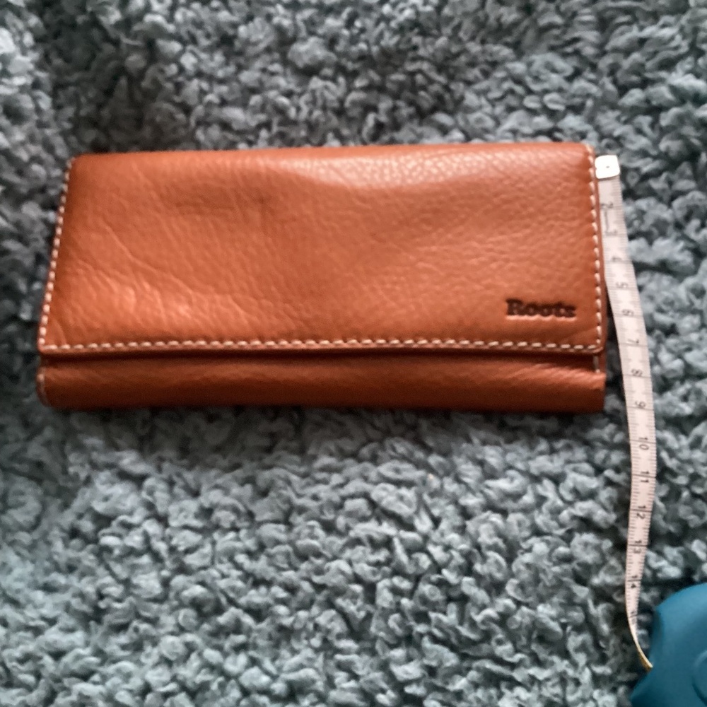 Roots leather wallet